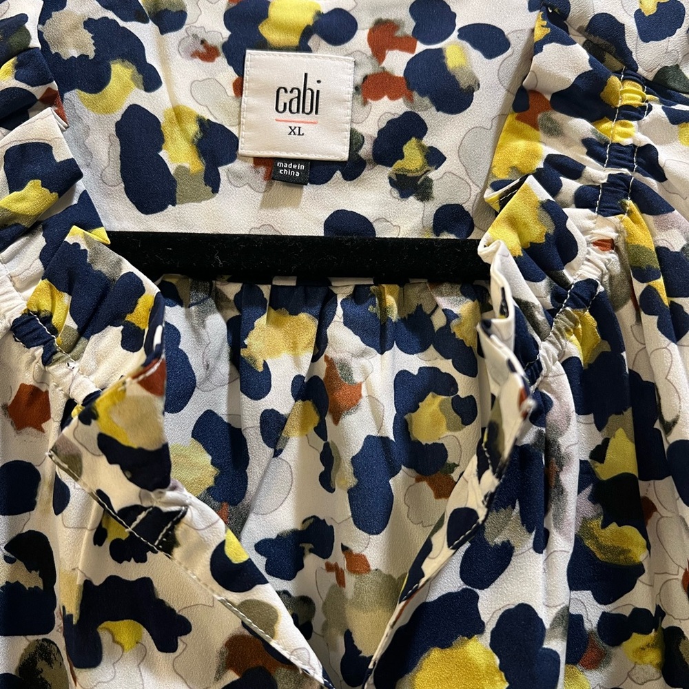 CAbi Seeing Spots Fierce White Yellow Blue Style # 5222 Sleeveless Blouse XL - Picture 3 of 6
